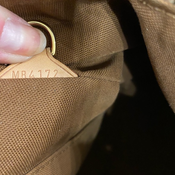 💋Authentic Louis Vuitton Tivoli GM💋 - Picture 3 of 12